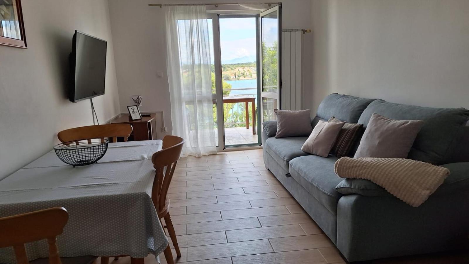 Ceratonia Apartments Lovište Kültér fotó