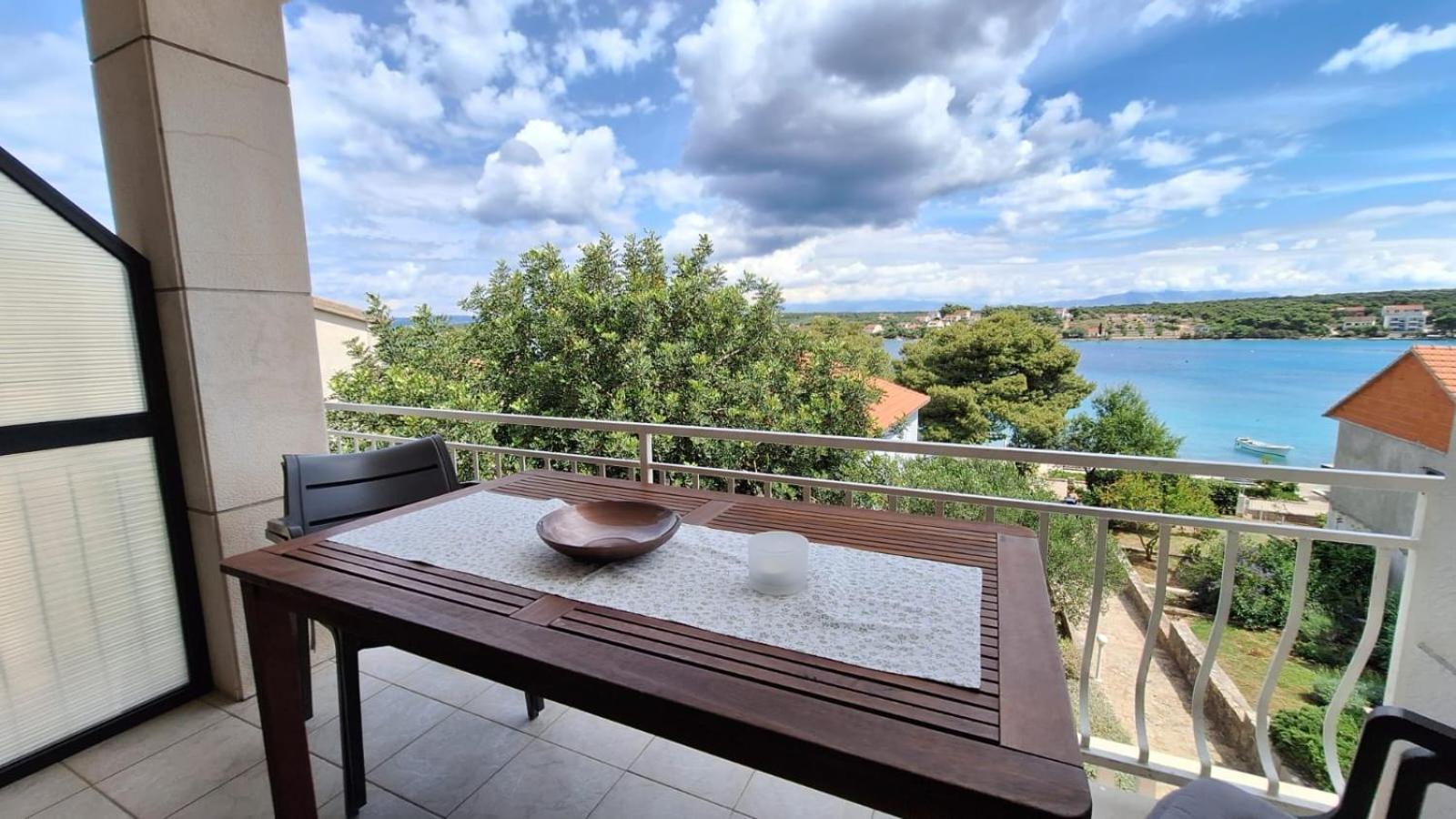 Ceratonia Apartments Lovište Kültér fotó